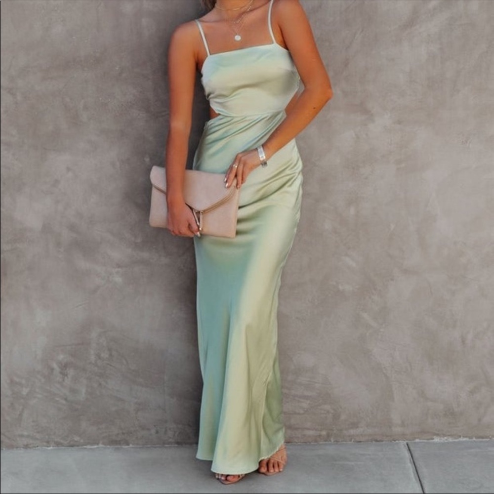 VICI - KIZZIE SATIN CUTOUT MAXI DRESS - SAGE/Med